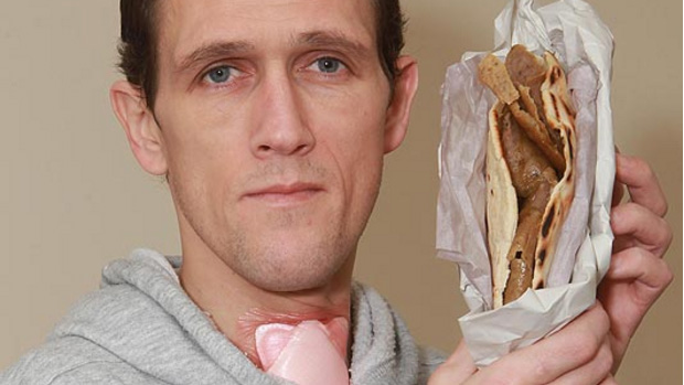 Pořezaný muž přežil díky improvizovanému obvazu z kebabu